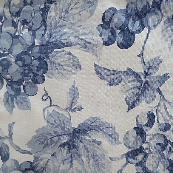 NWT Le Telerie Toscane Blue Grapes Tablecloth Italy 100% Cotton 70"x 70" - Picture 4 of 6